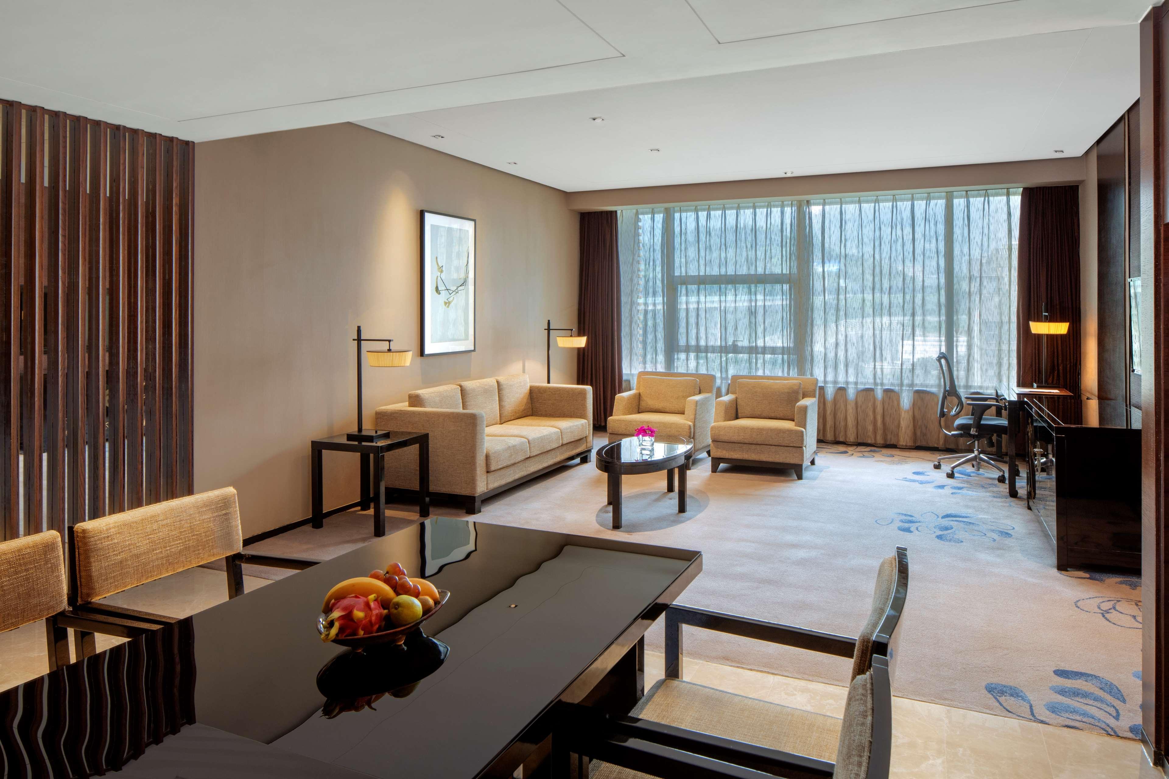 Chongqing Ronghui Grand Hotel Экстерьер фото